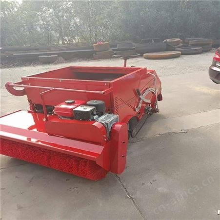汇鑫体育草场梳草充砂机 驾驶式草地填砂机 使用方便燃油动力一体机