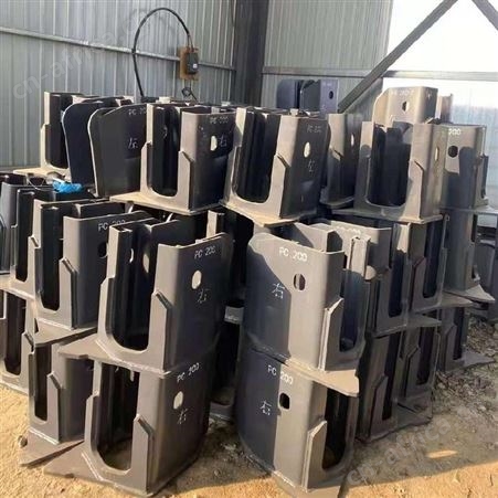 嵩阳pc450-7挖掘机支重轮8轮护链架生产厂