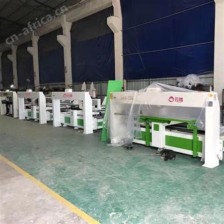 自动换刀板式家具开料机直排换刀，板式加工中心云雕厂家定制