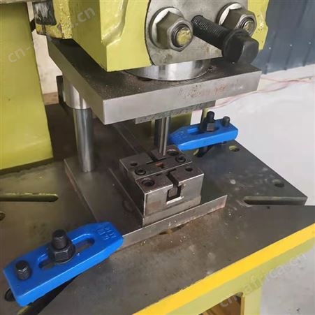围栏设备 单管机械冲孔机 琨晨自动化 操作方便